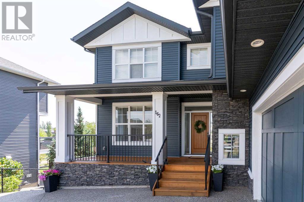 Property at 162 Canoe Crescent SW image 2