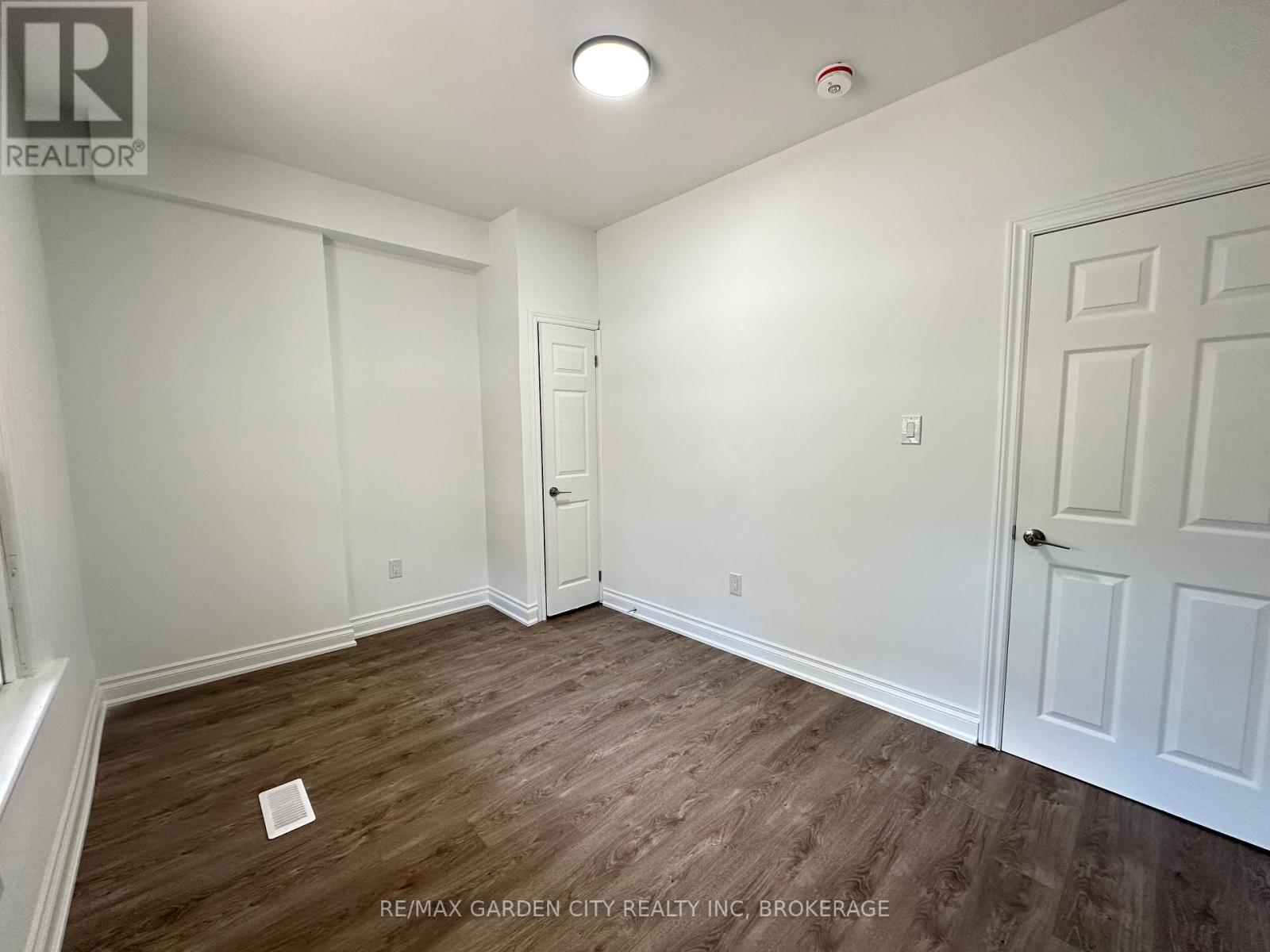 1 - 110 Myrtle Avenue, Hamilton, Ontario  L8M 2G2 - Photo 11 - X12245687