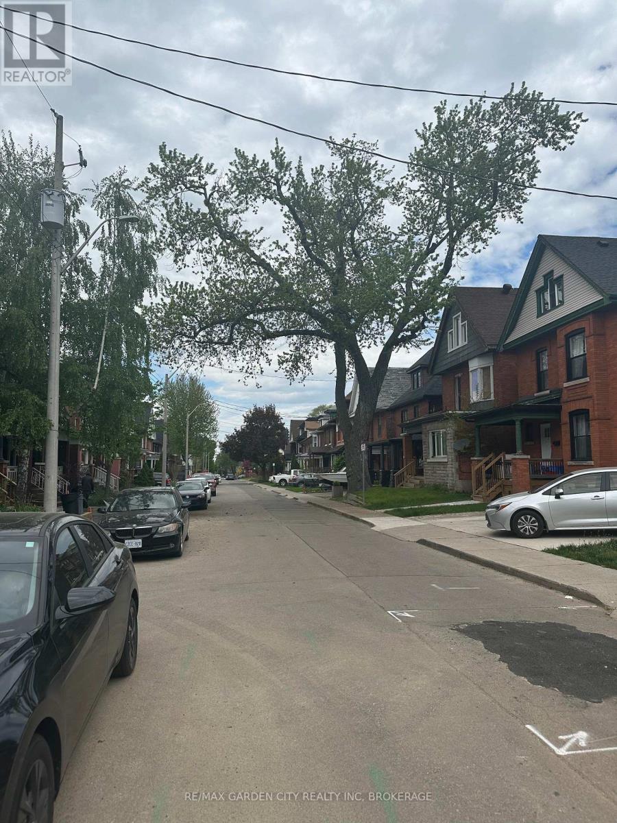 1 - 110 Myrtle Avenue, Hamilton, Ontario  L8M 2G2 - Photo 15 - X12245687