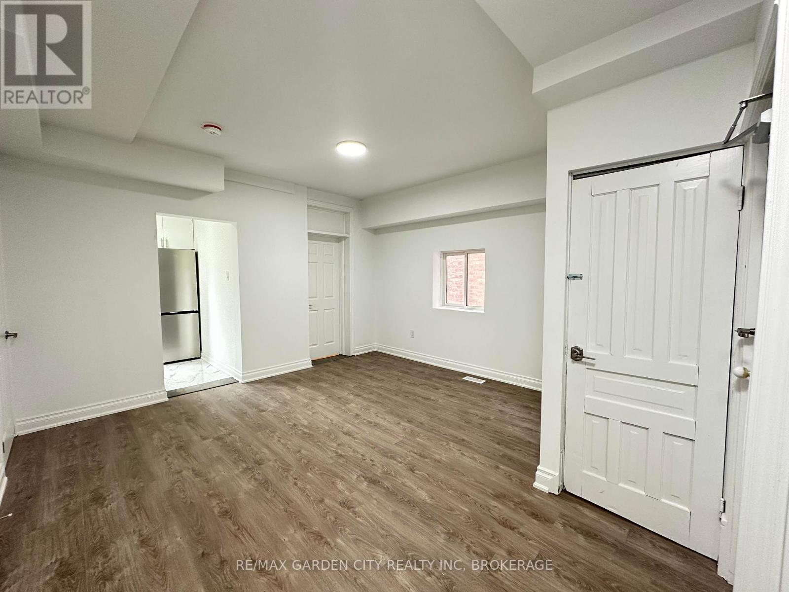 1 - 110 Myrtle Avenue, Hamilton, Ontario  L8M 2G2 - Photo 2 - X12245687