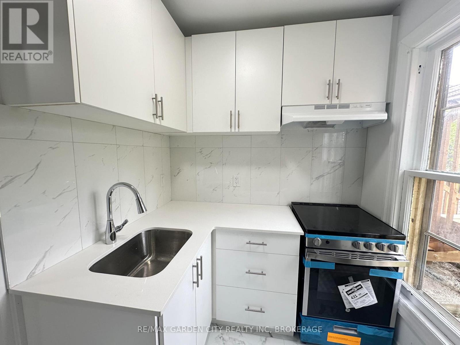 1 - 110 Myrtle Avenue, Hamilton, Ontario  L8M 2G2 - Photo 4 - X12245687