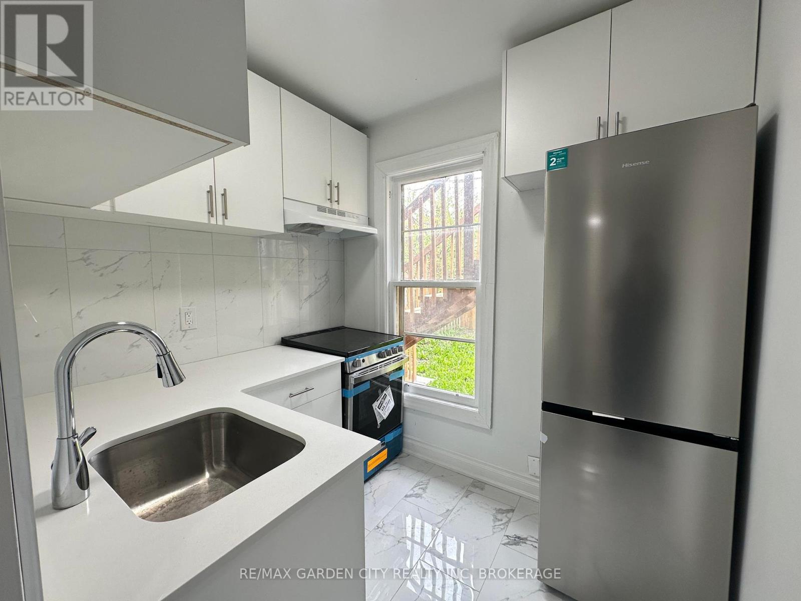 1 - 110 Myrtle Avenue, Hamilton, Ontario  L8M 2G2 - Photo 5 - X12245687