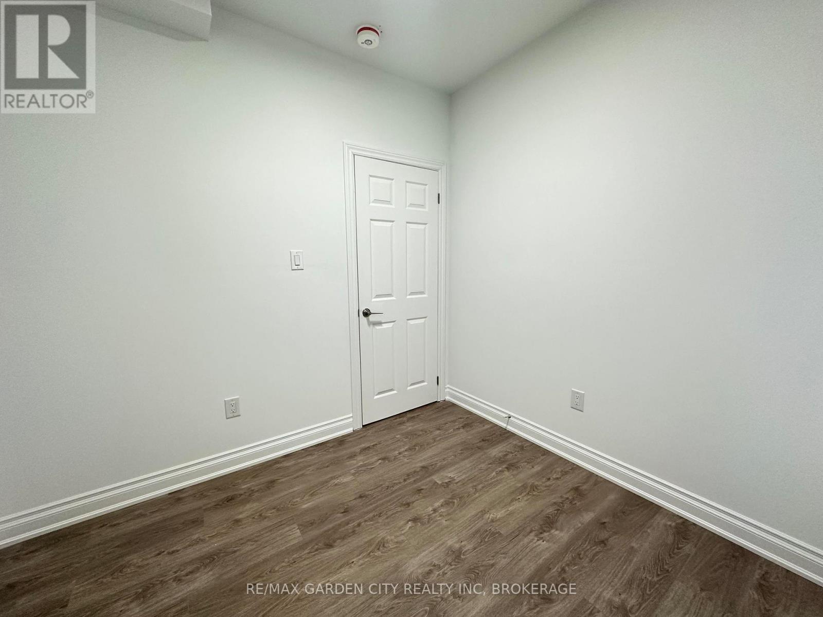 1 - 110 Myrtle Avenue, Hamilton, Ontario  L8M 2G2 - Photo 6 - X12245687