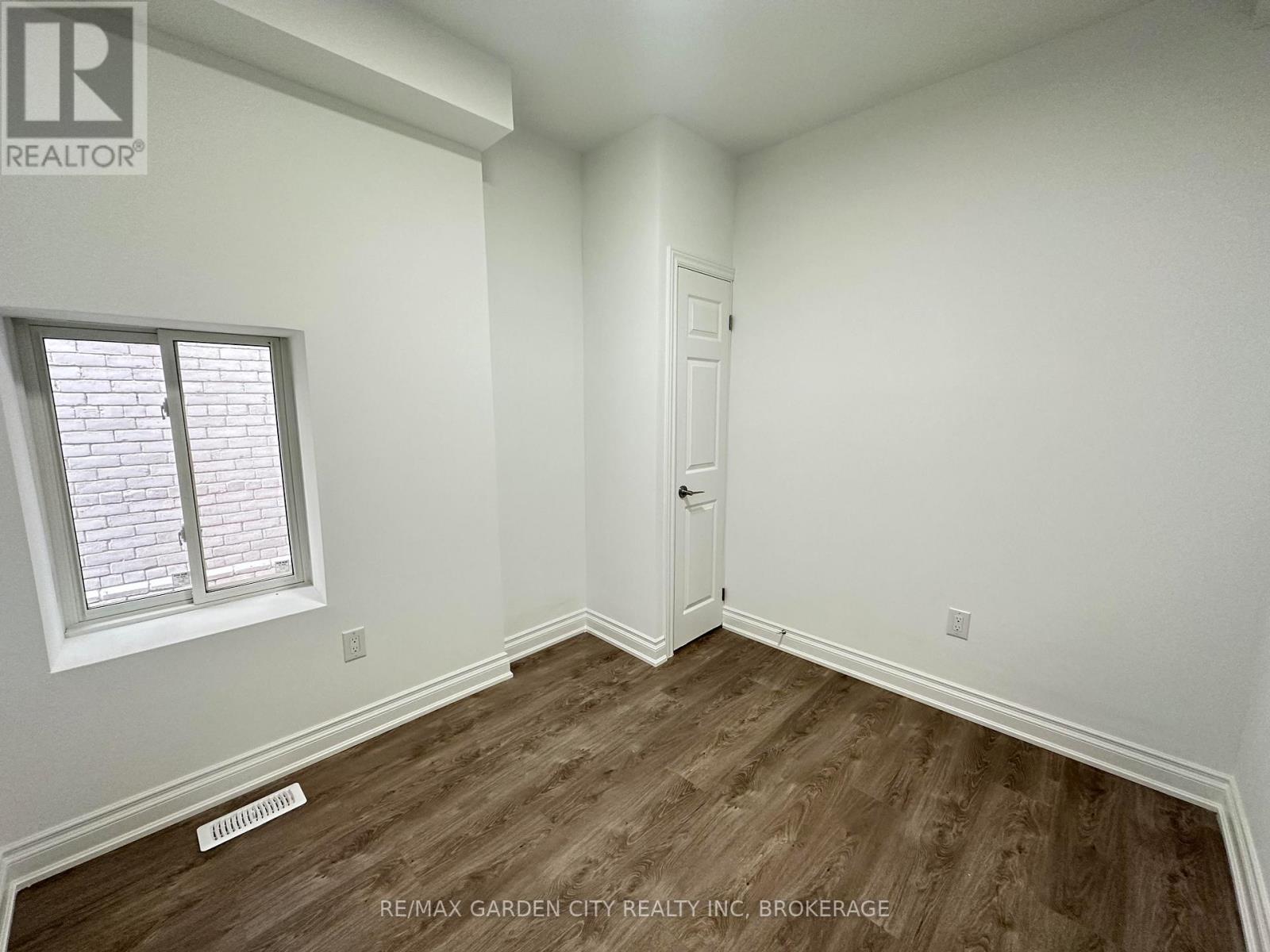 1 - 110 Myrtle Avenue, Hamilton, Ontario  L8M 2G2 - Photo 7 - X12245687