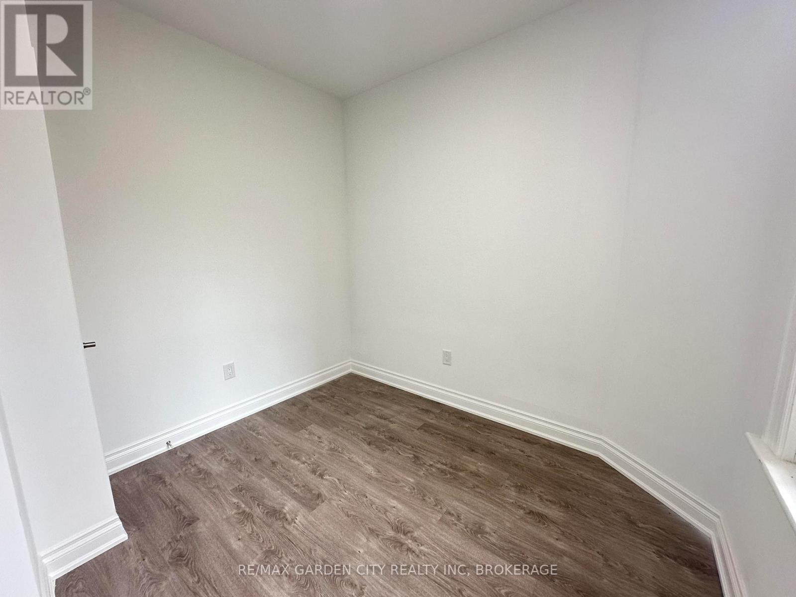 1 - 110 Myrtle Avenue, Hamilton, Ontario  L8M 2G2 - Photo 8 - X12245687