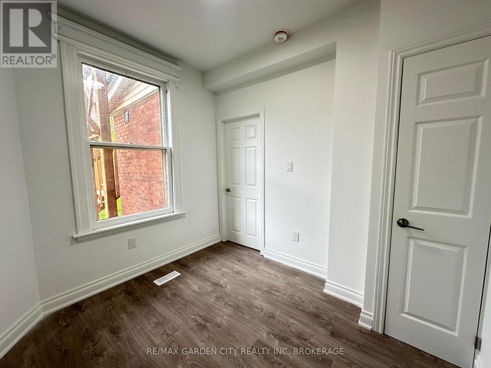 1 - 110 Myrtle Avenue, Hamilton, Ontario  L8M 2G2 - Photo 9 - X12245687