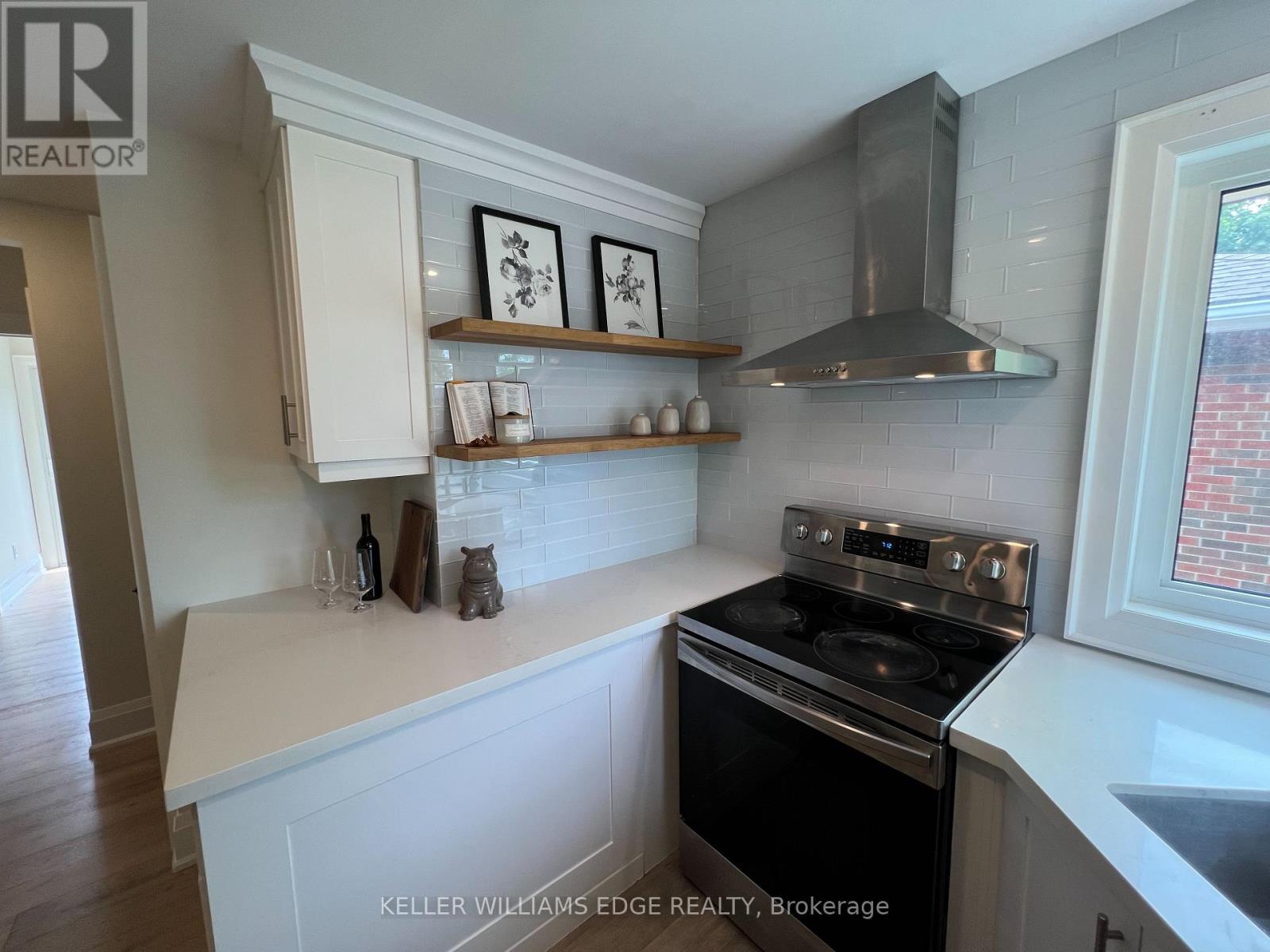 142 South Bend Road E, Hamilton (Balfour), Ontario  L9A 2B6 - Photo 13 - X12245637