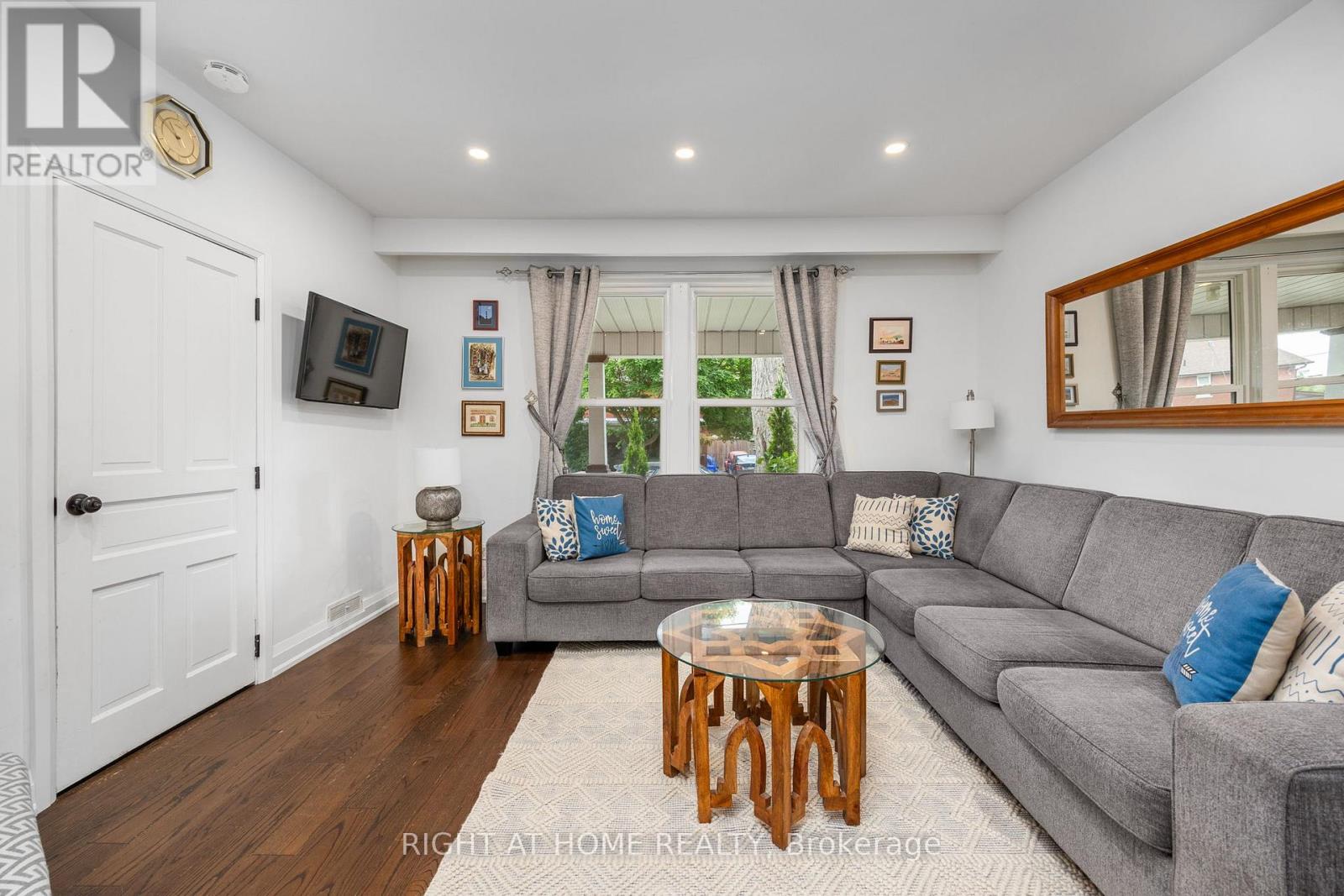 Property at 164 ELGIN STREET E image 5