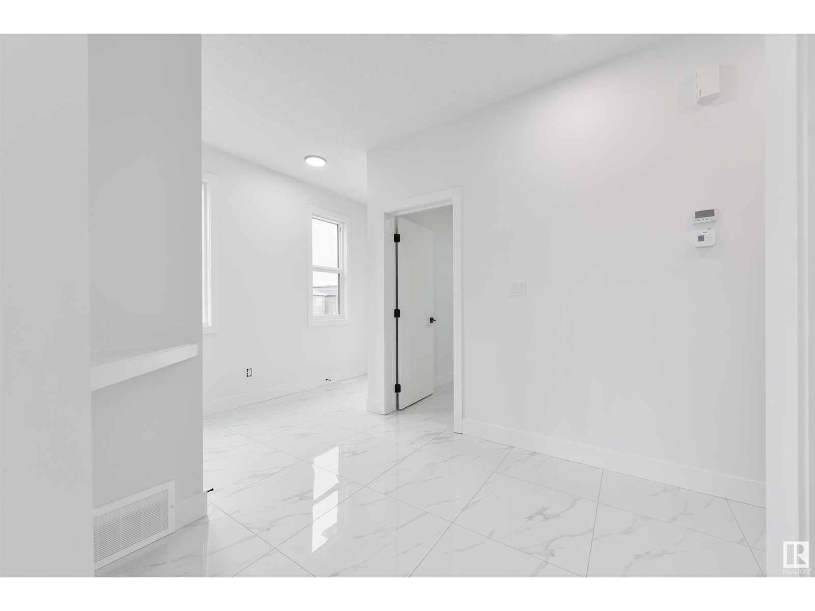 Property at 536 37 ST SW SW image 4