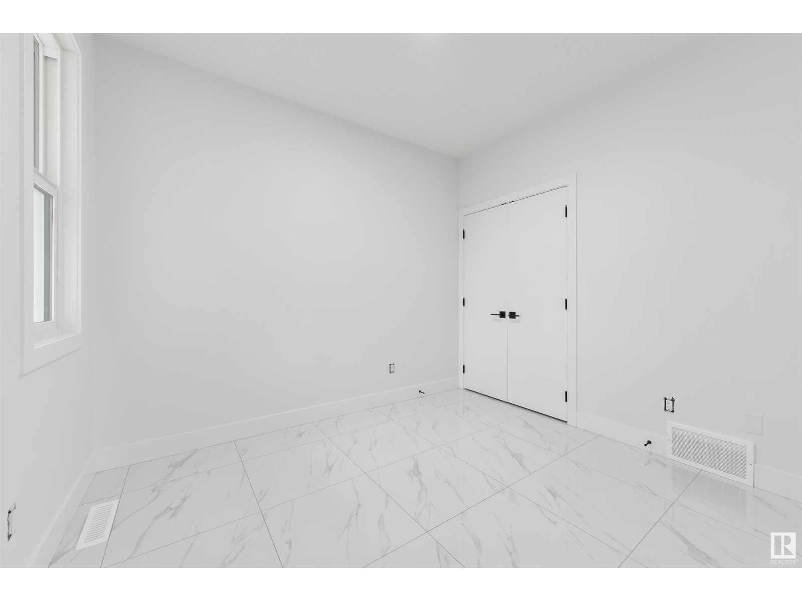 Property at 536 37 ST SW SW image 5