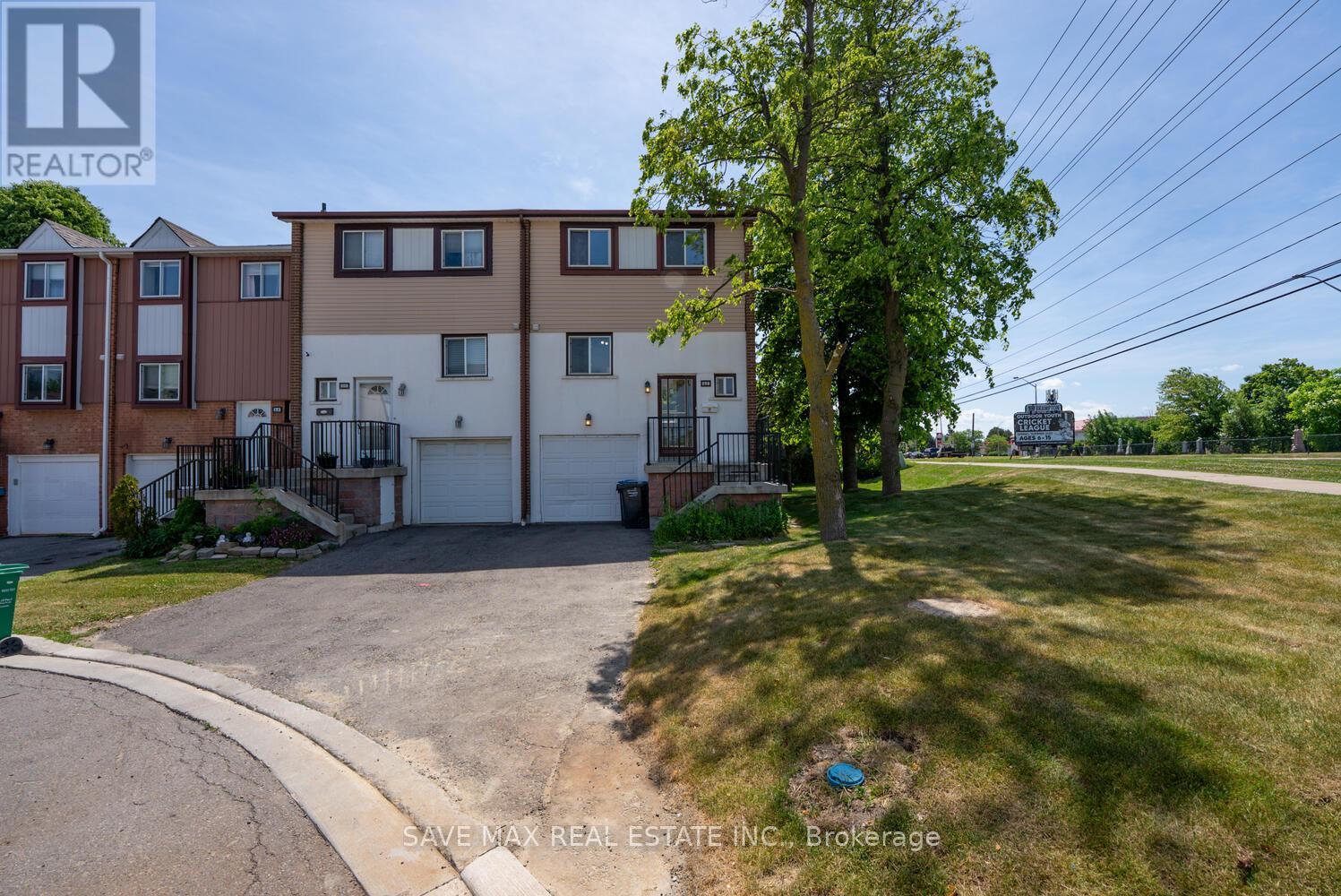 Property at 62 MOREGATE CRESCENT image 2