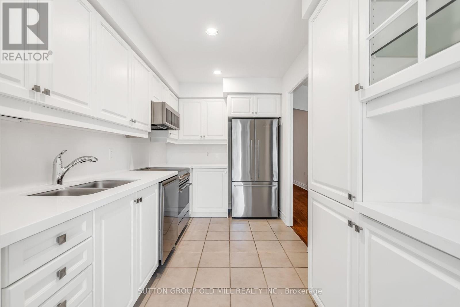 206 - 10 Old Mill Trail, Toronto, Ontario  M8X 2Y9 - Photo 12 - W12245703
