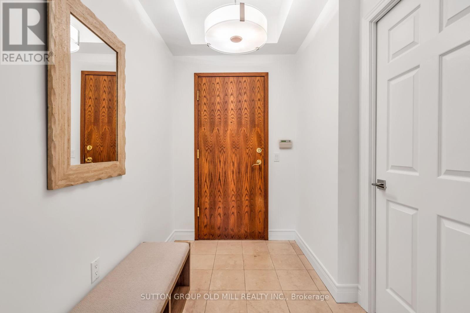 206 - 10 Old Mill Trail, Toronto, Ontario  M8X 2Y9 - Photo 6 - W12245703