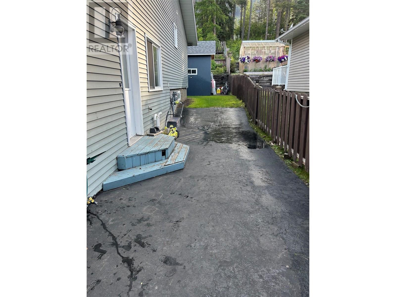 1227 Pinyon Road, Sparwood, British Columbia  V0B 2G2 - Photo 27 - 10353471