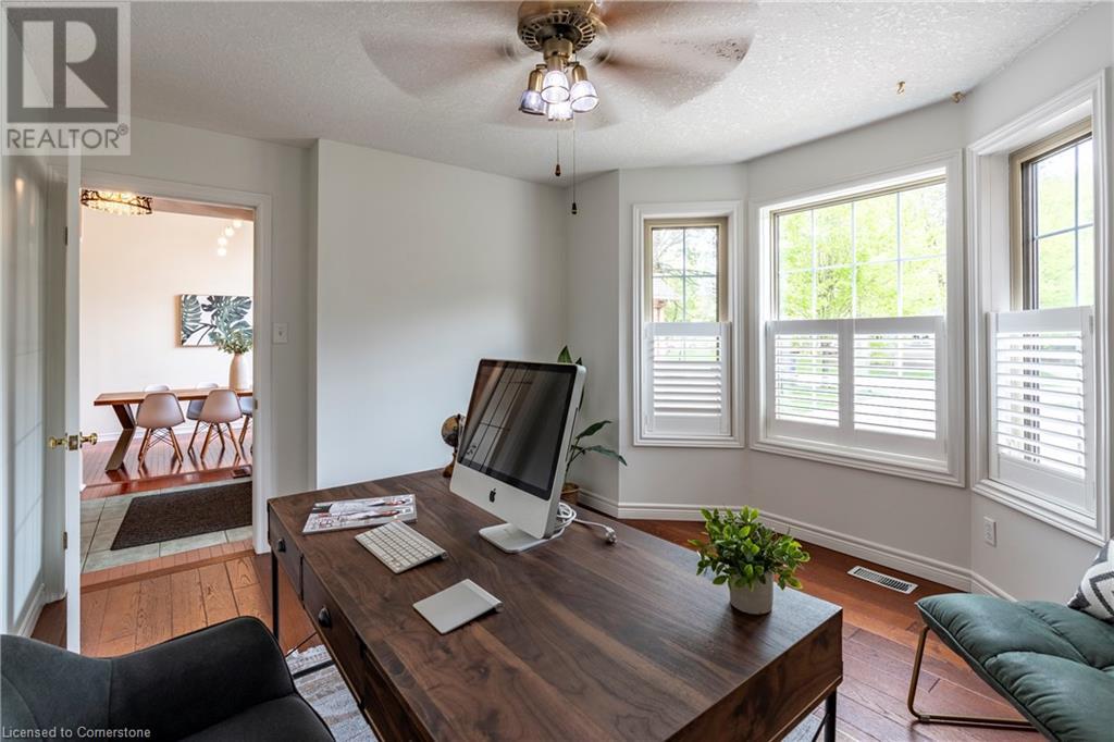 Property at 632 BAYHAMPTON Crescent image 5
