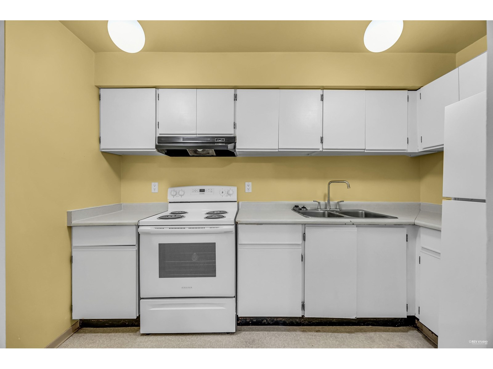 Property at 10580 HOLLY PARK LANE image 3