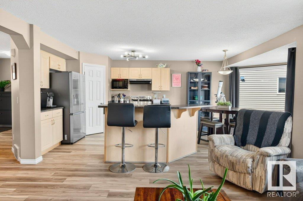 Property at 92 Greystone CR image 4