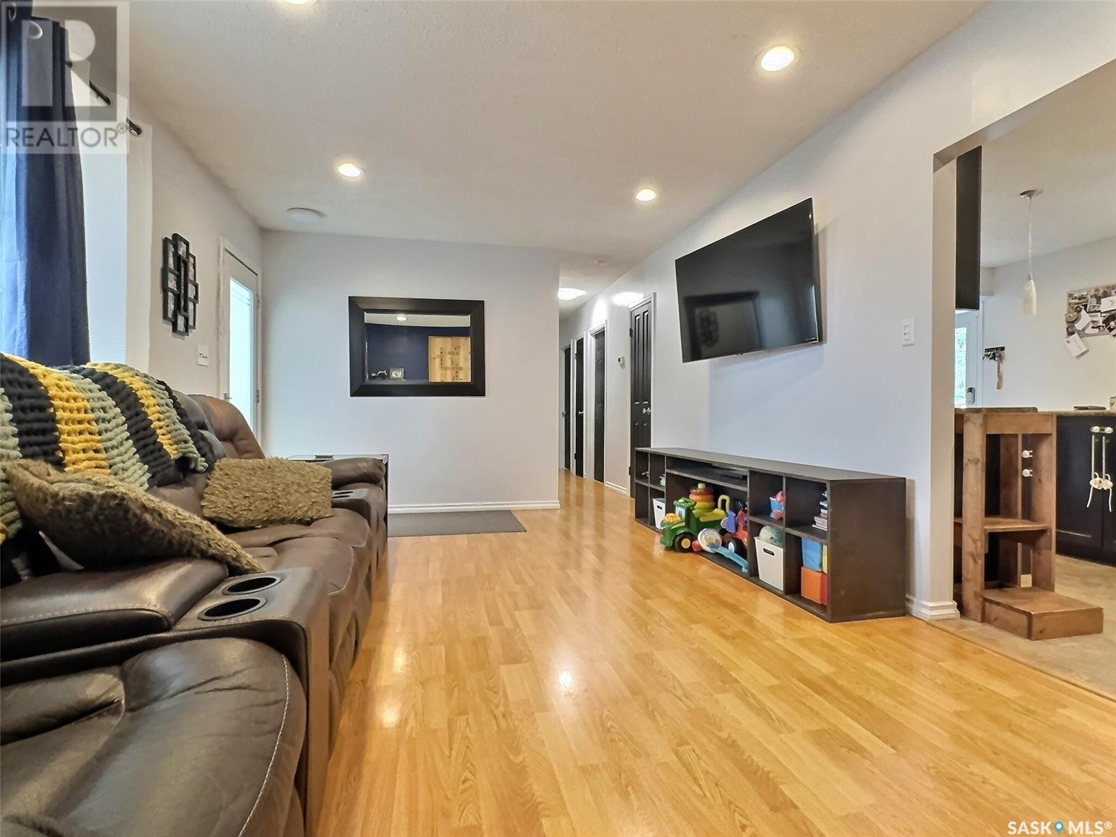 Property at 713 Albert STREET image 4