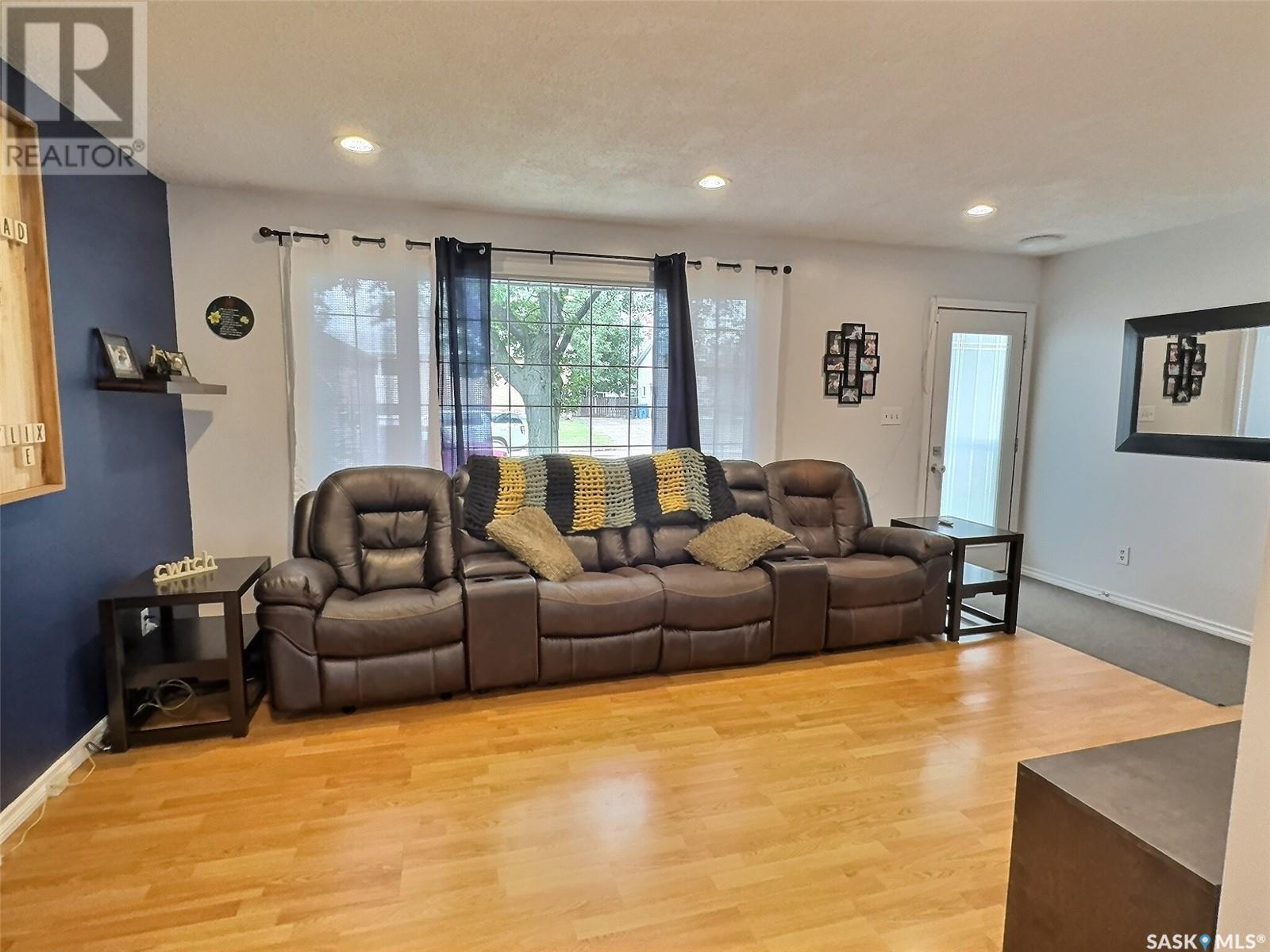 Property at 713 Albert STREET image 5