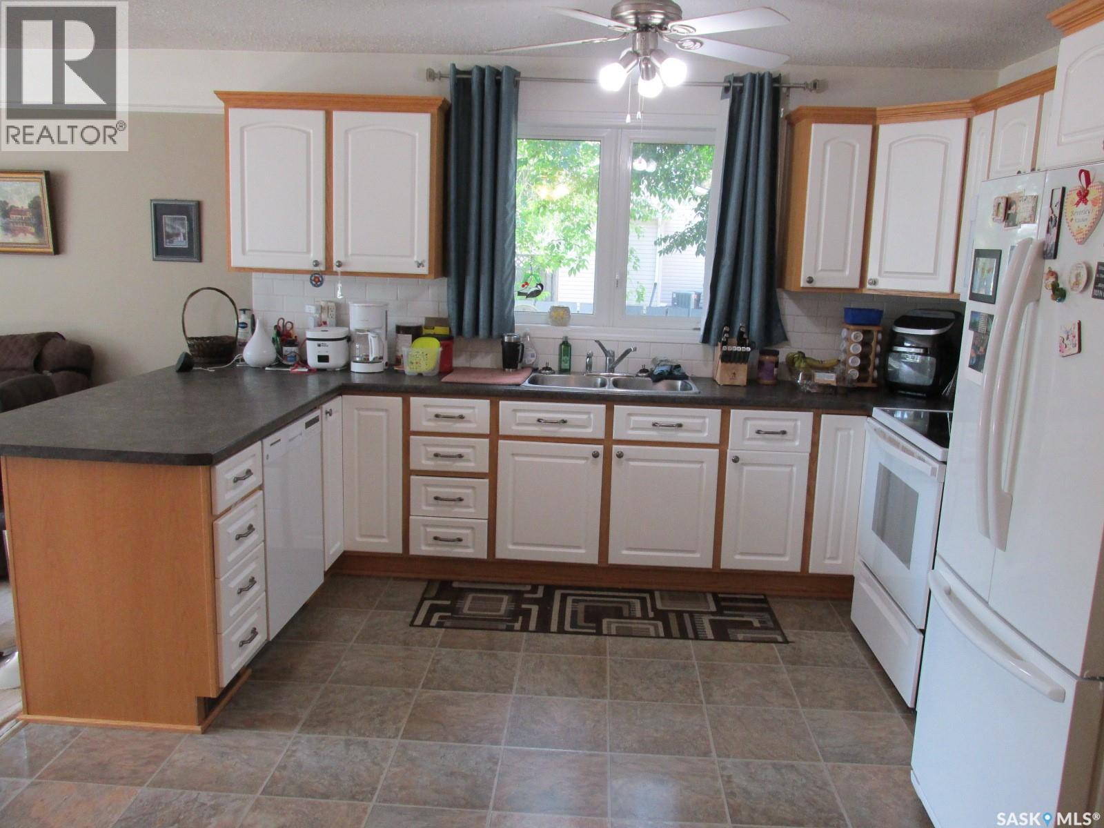 109 7th Avenue E, Nipawin, Saskatchewan  S0E 1E0 - Photo 10 - SK010782