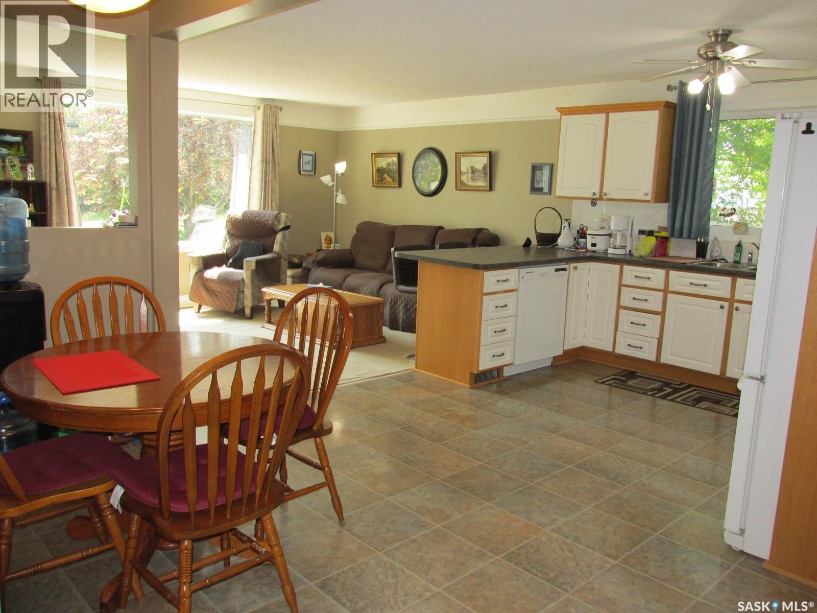 109 7th Avenue E, Nipawin, Saskatchewan  S0E 1E0 - Photo 8 - SK010782