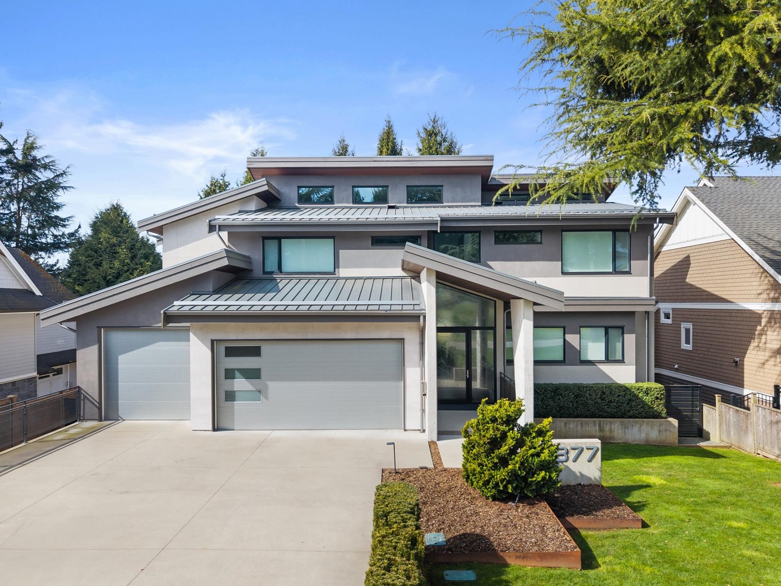 Property at 1877 126 STREET image 2