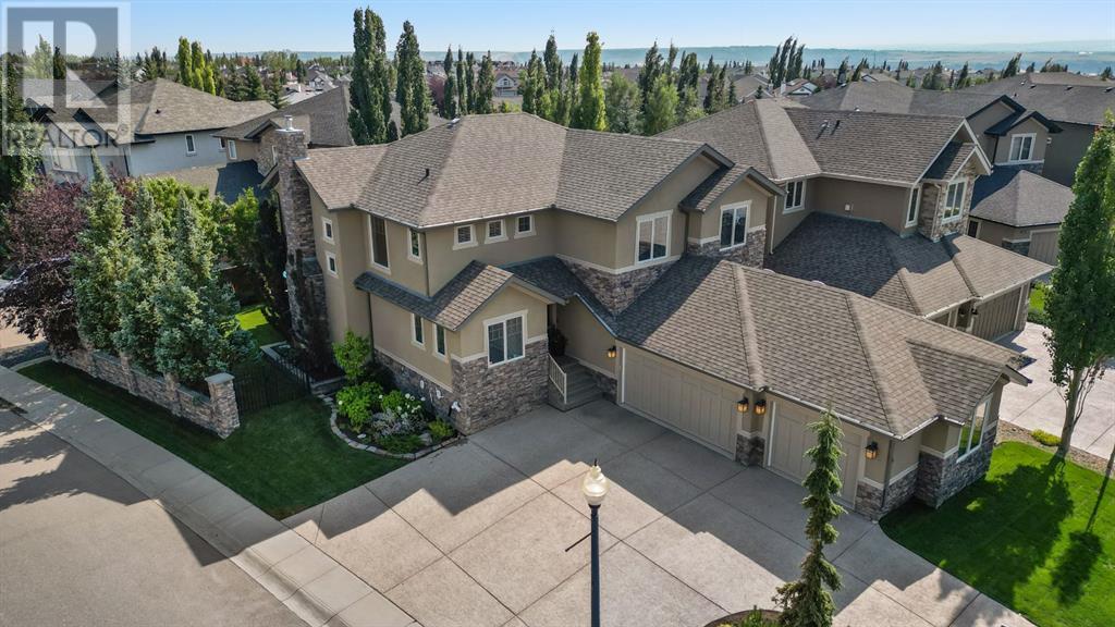 Property at 141 Rockcliff Bay NW image 3