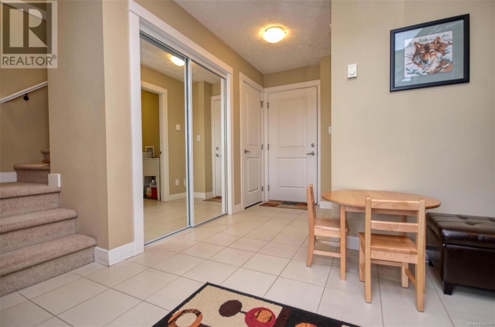 Property at 992 Dunford Ave image 4