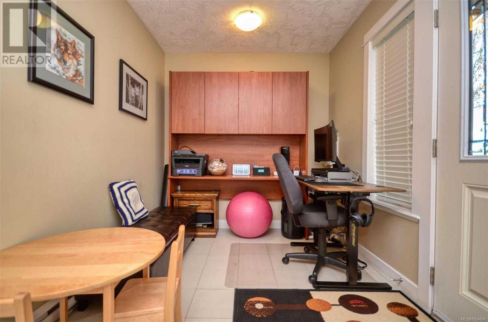 Property at 992 Dunford Ave image 5
