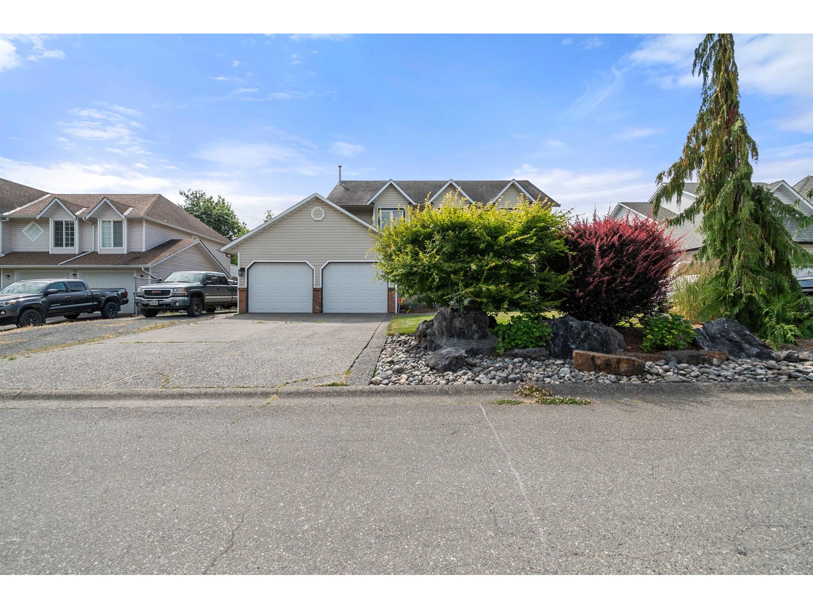 Property at 9445 ROSEPARK PLACE image 2