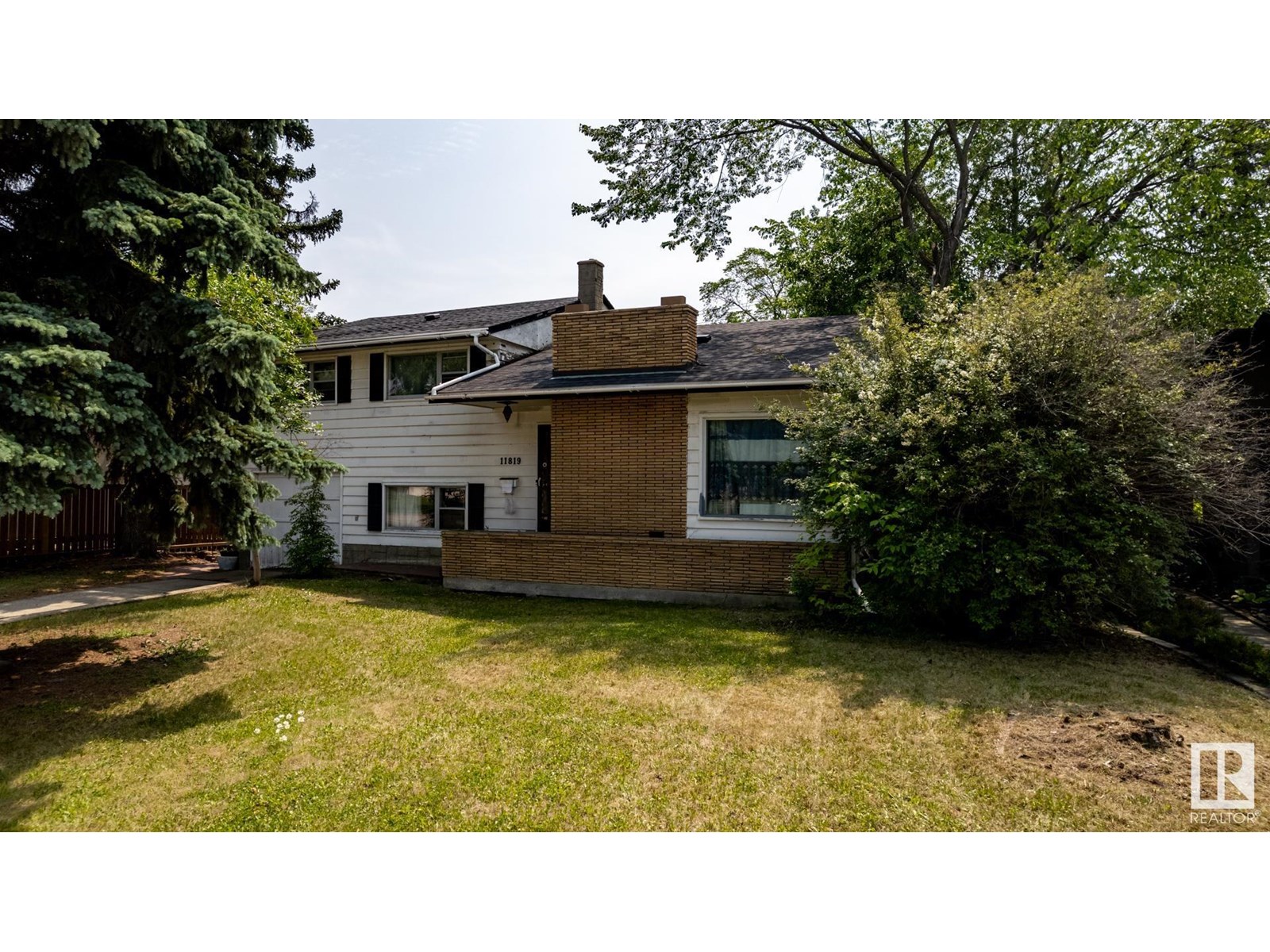 11819 87 Av Nw, Edmonton, Alberta  T6G 0Y5 - Photo 2 - E4444316