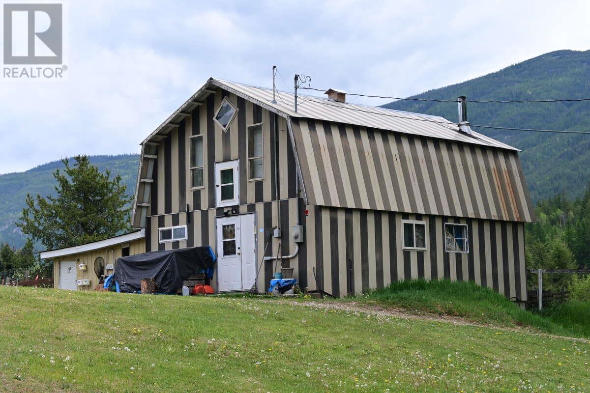 2165 Raven Road, Castlegar, British Columbia  V1N 4S9 - Photo 1 - 10353794