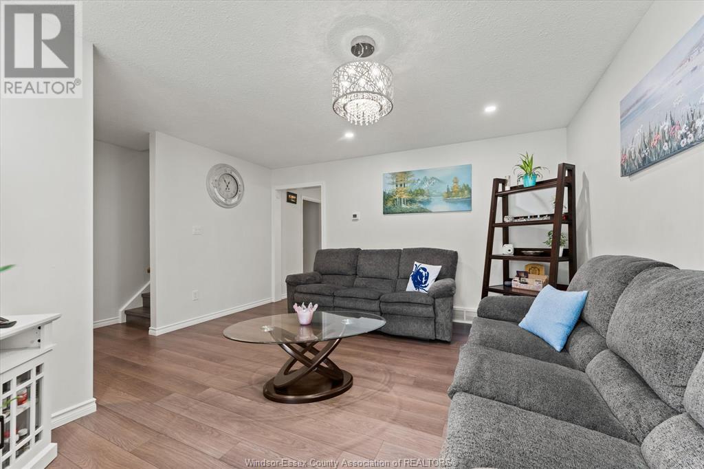 Property at 9760 LYNNGROVE image 5