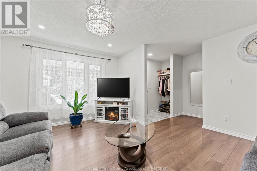 Property at 9760 LYNNGROVE image 4