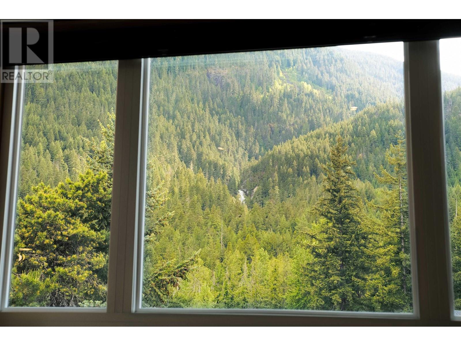 7456 Dogwood Street, Pemberton, British Columbia  V0N 0A7 - Photo 18 - R3020210
