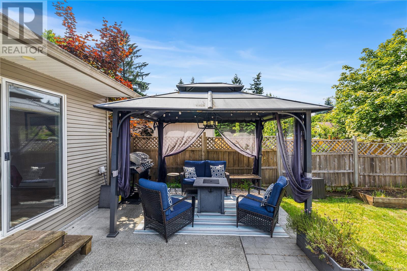 Property at 2933 Apple Dr image 4