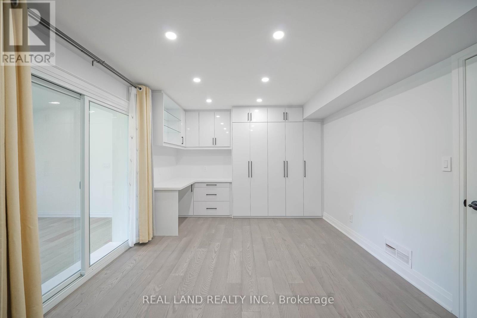 Property at 9 OAKCREST AVENUE image 4