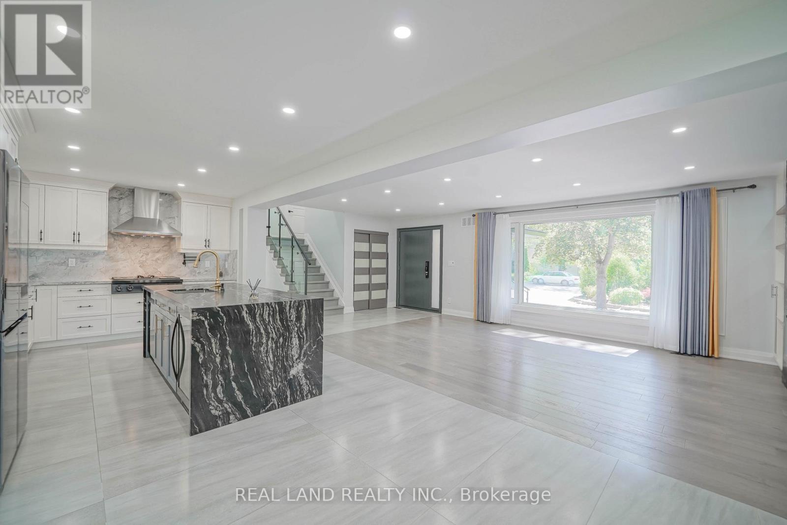 Property at 9 OAKCREST AVENUE image 5