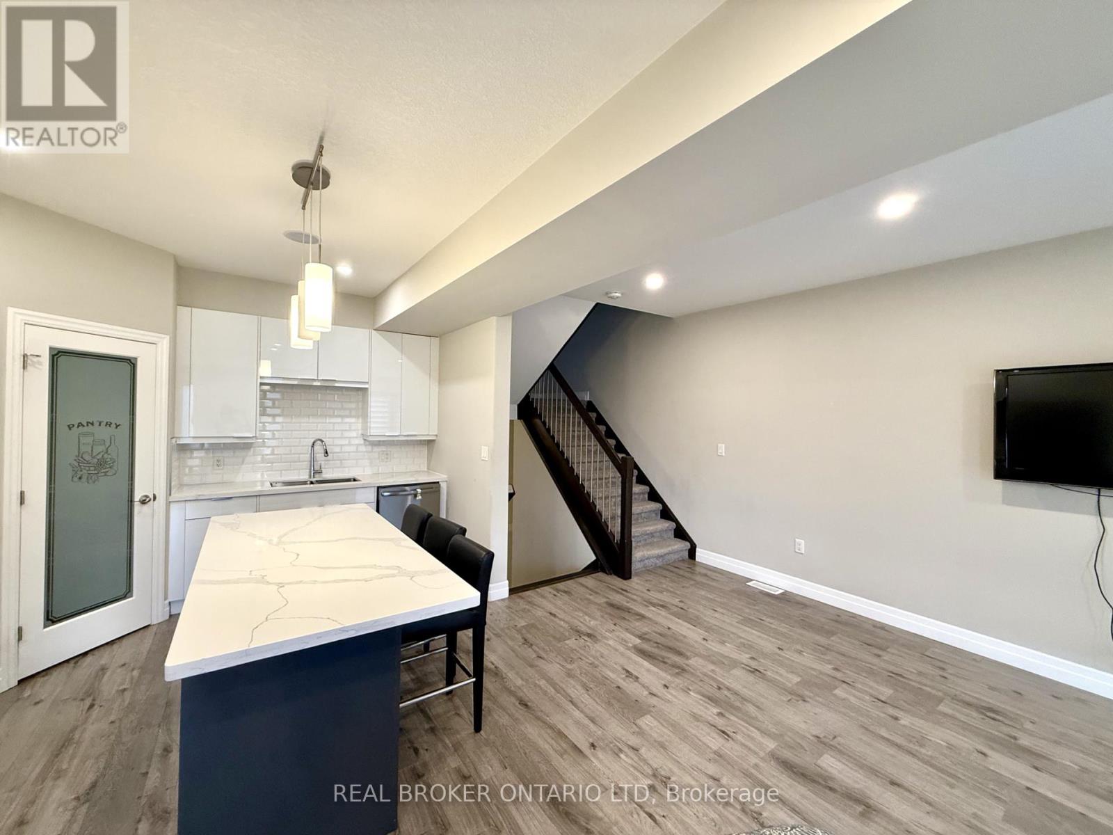 Property at 851 SARNIA ROAD image 5