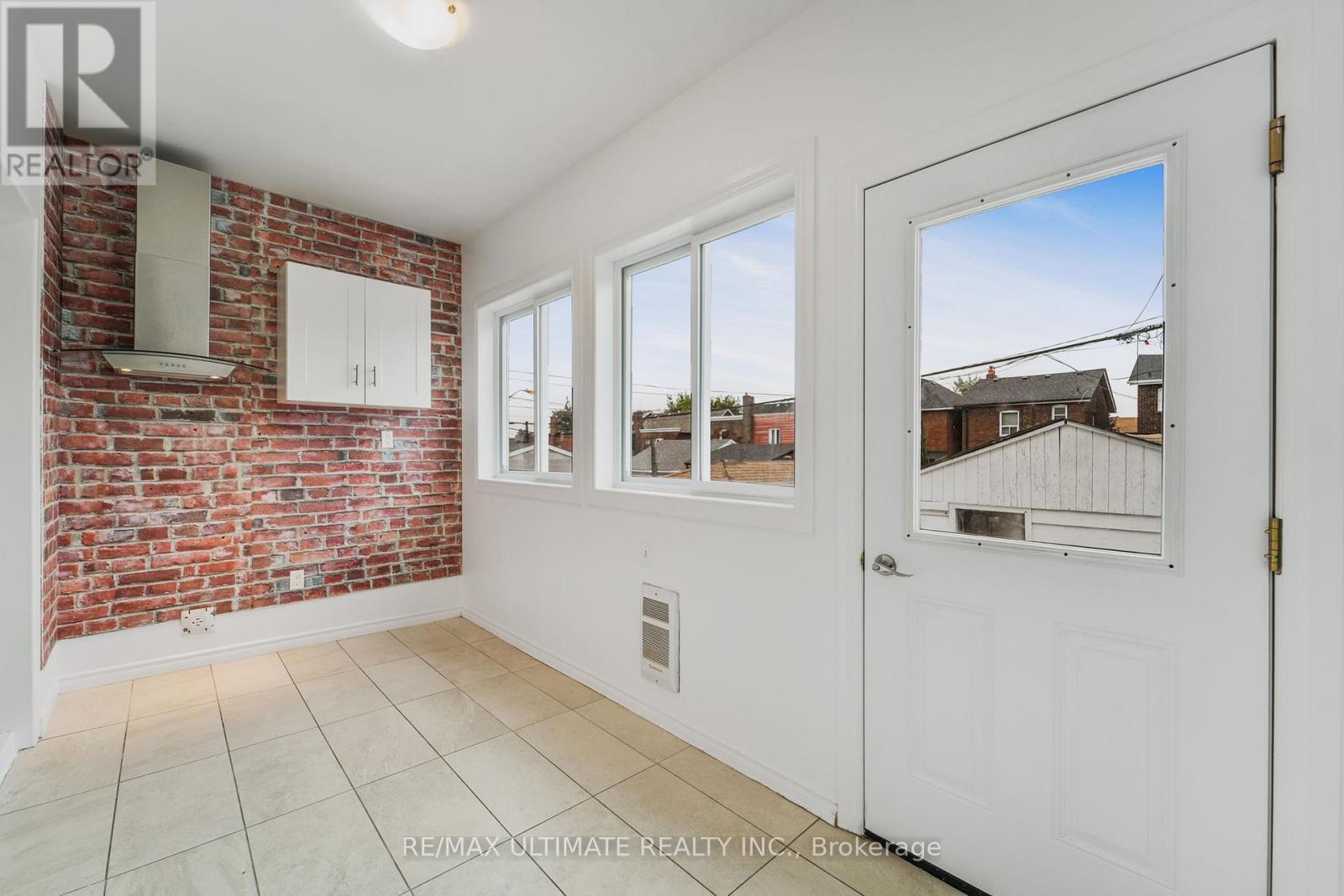 Property at 2010 DUFFERIN STREET image 4