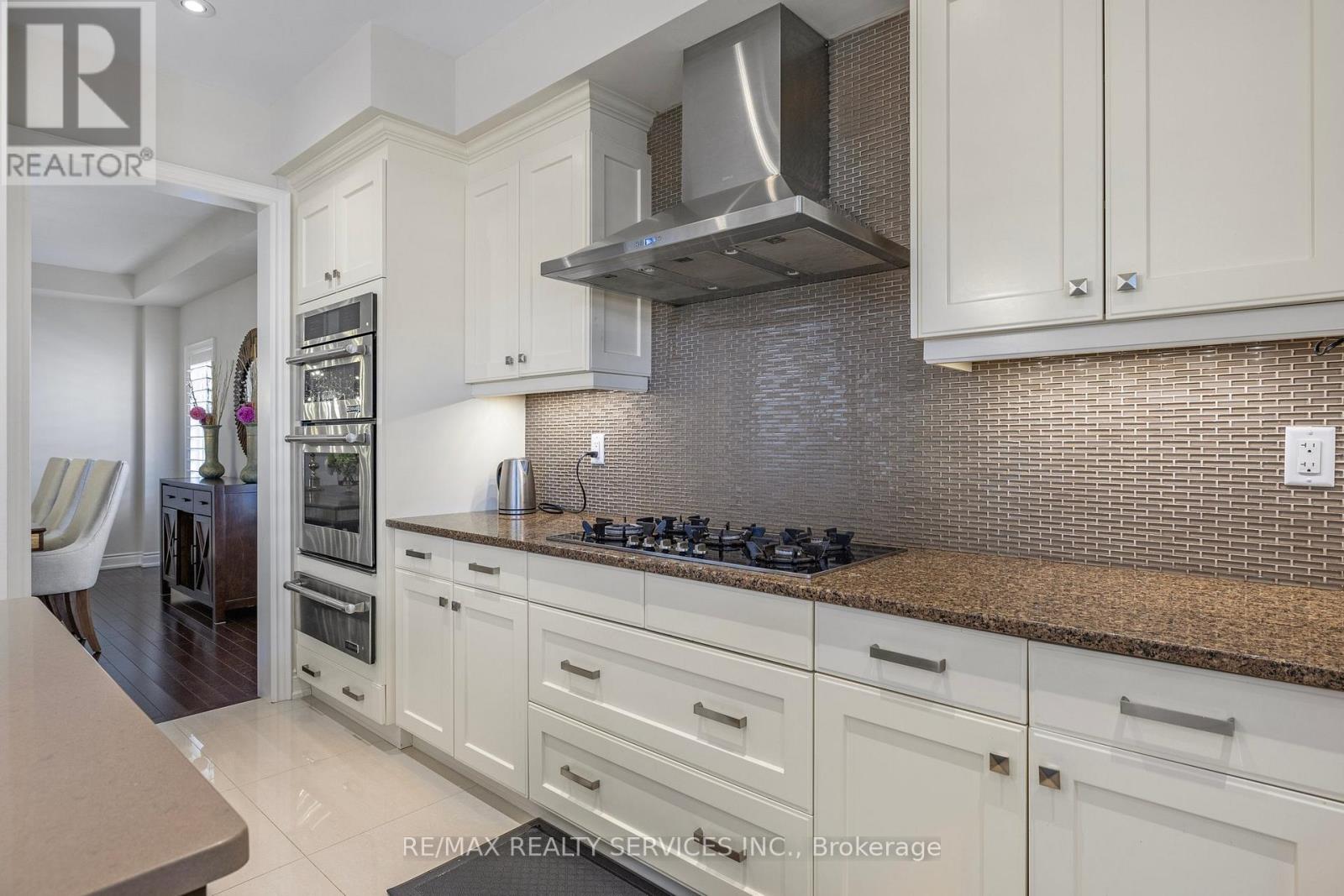 5 Perth Street, Brampton, Ontario L6Z 4P3 - Photo 15 - W12245821