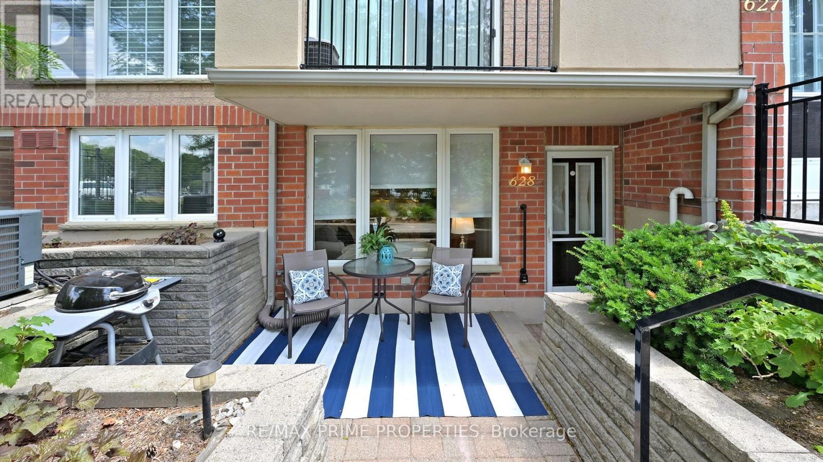 Property at 628 - 1400 THE ESPLANADE N image 1