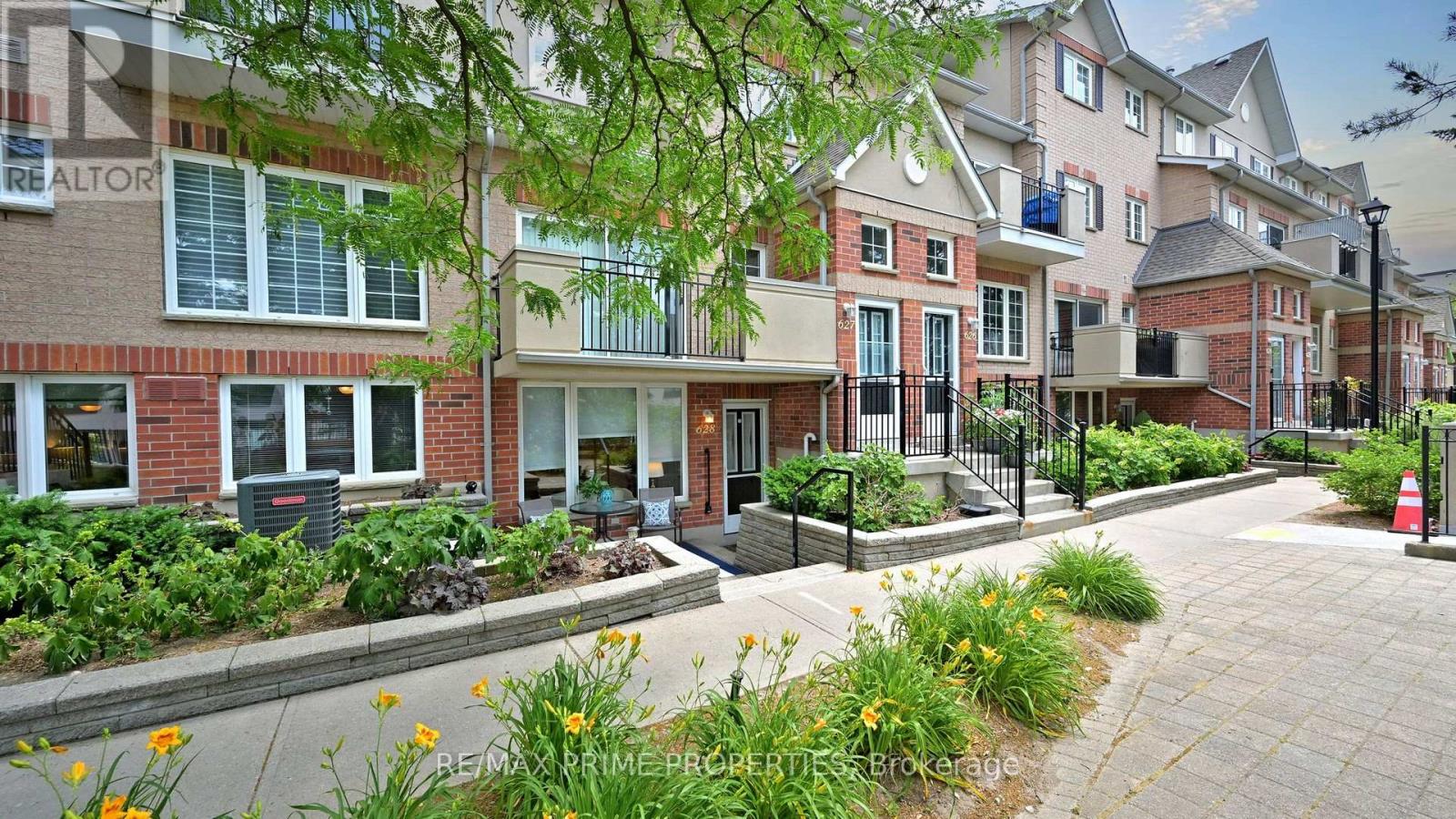 Property at 628 - 1400 THE ESPLANADE N image 3