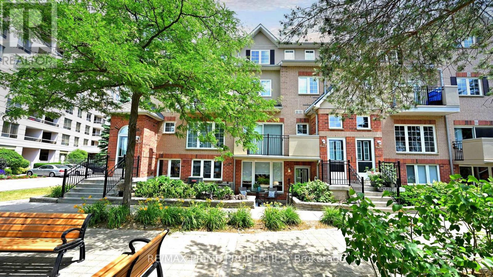 Property at 628 - 1400 THE ESPLANADE N image 4