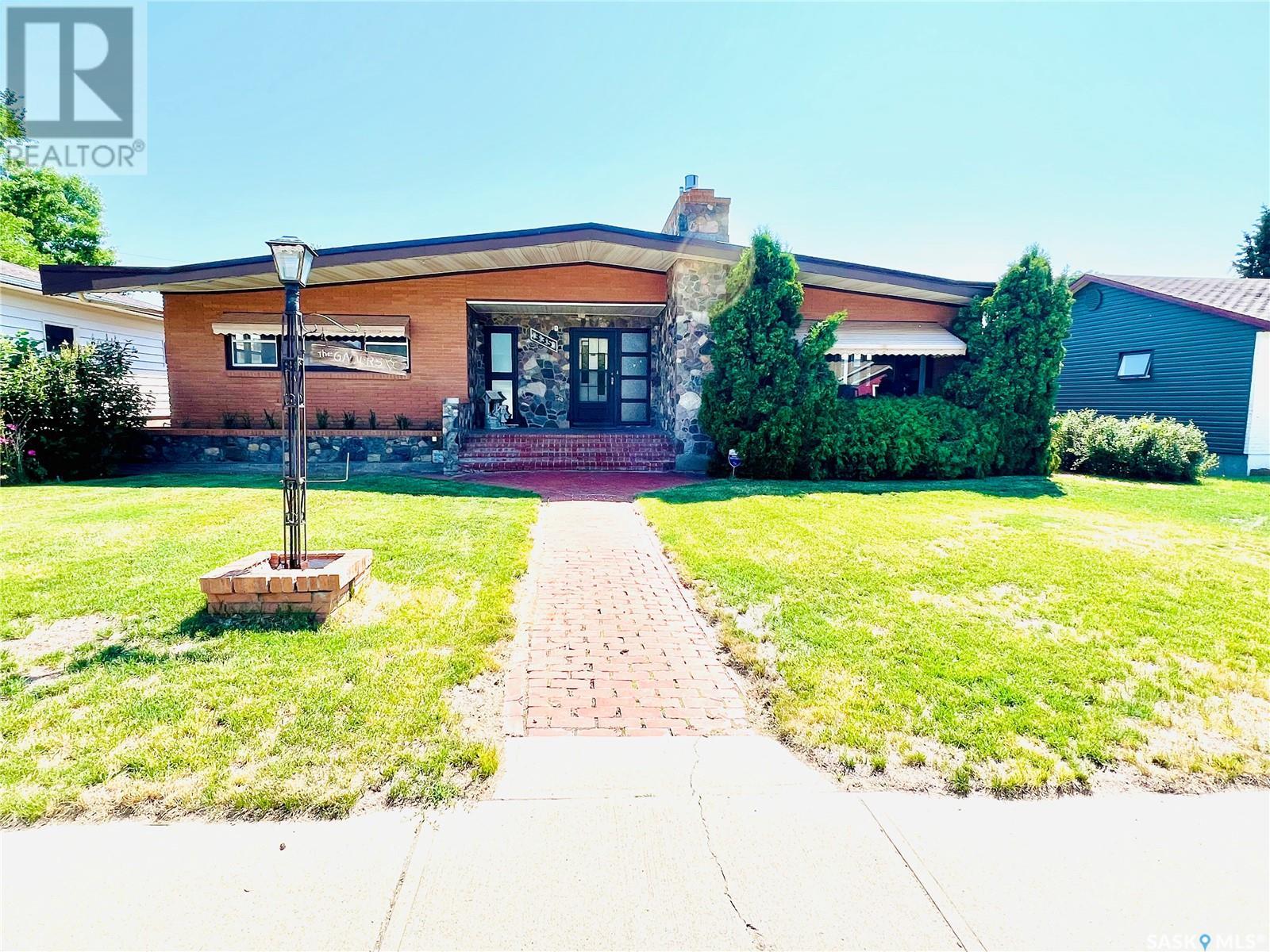 335 4TH AVENUE NE, swift current, Saskatchewan