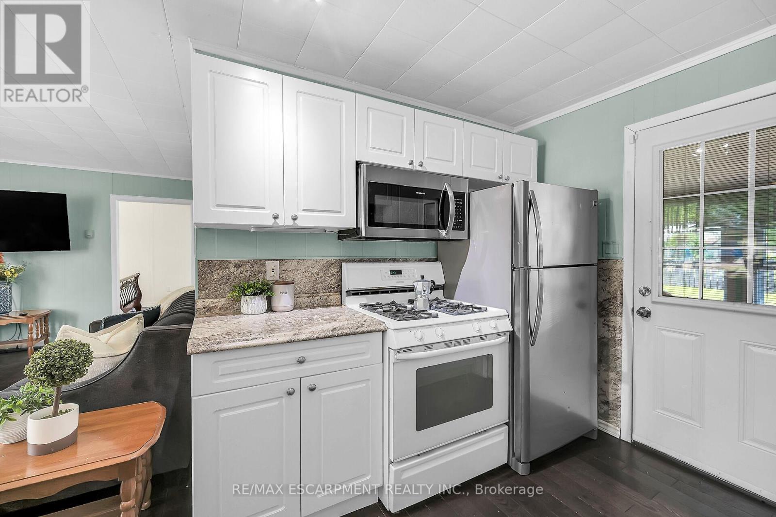 8 Witherspoon Drive, Haldimand, Ontario  N0A 1L0 - Photo 14 - X12245886