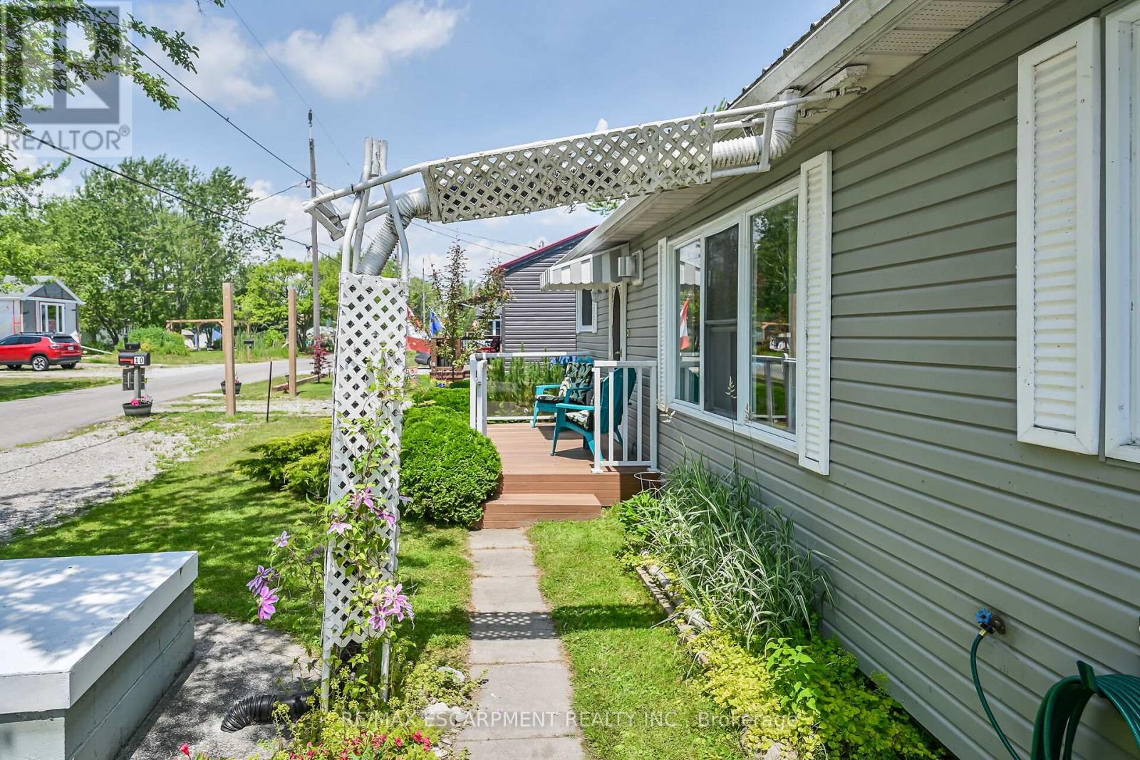 8 Witherspoon Drive, Haldimand, Ontario  N0A 1L0 - Photo 40 - X12245886
