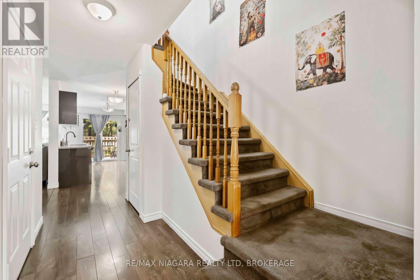 Property at 2 - 9 LAKESHORE ROAD image 5