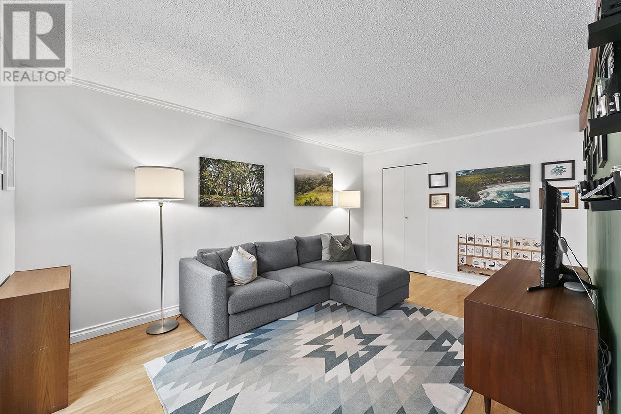 Property at 8214 ROSSWOOD PLACE image 3
