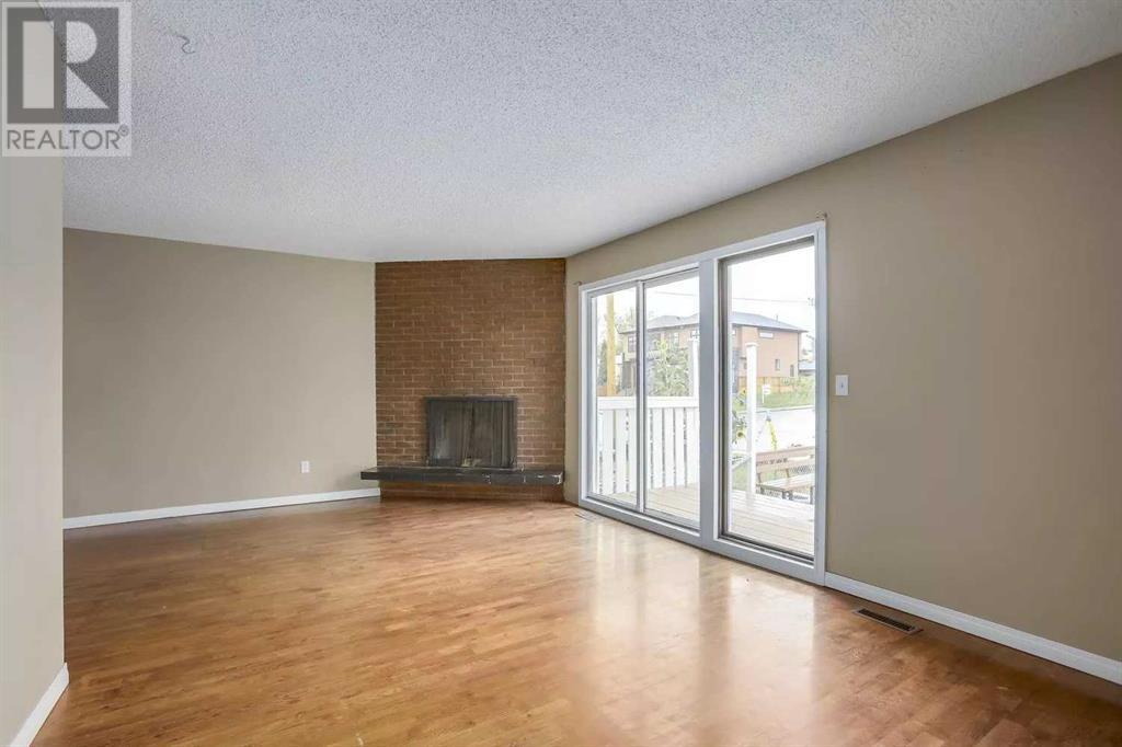 Property at 240 30 Avenue NE image 3